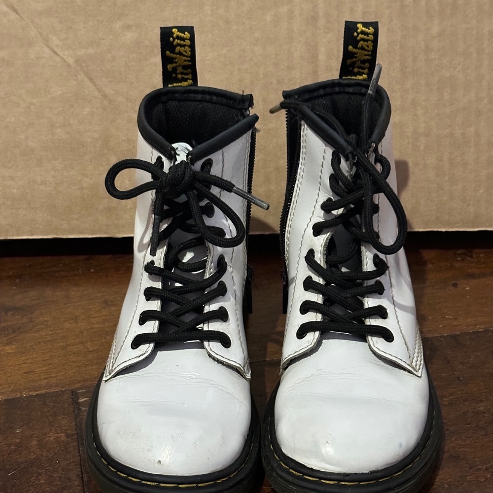 Dr. Martens Gray Interior Label